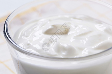 碗光滑的白色奶油图片
