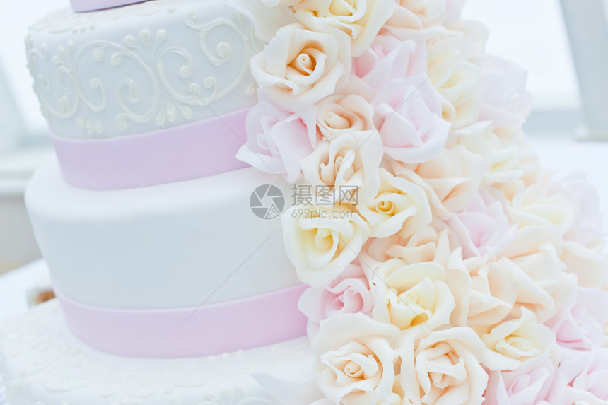 甜的婚礼蛋糕有白图片