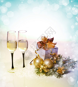新年和圣诞庆典两杯香槟杯图片
