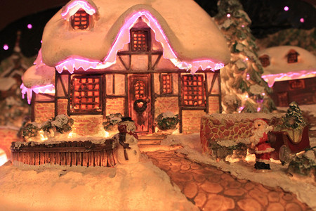 有圣诞老人和雪人的圣诞节房子图片