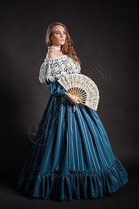 中世纪时代礼服的优雅女人图片