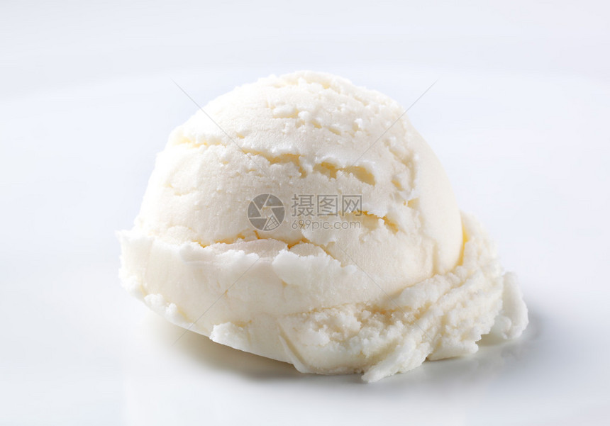 一勺白色奶油冰淇淋图片