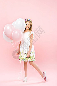 穿着优雅白色裙子和花圈的可爱孩子拿着粉红背图片