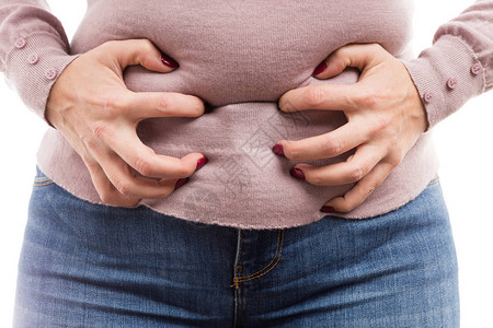 妇女因为腹部肿胀或前期疼痛而作为痛苦腹部问题图片