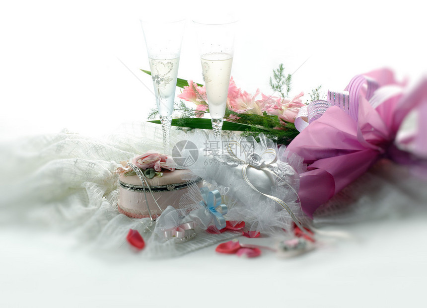 婚礼眼镜盒子和鲜花图片