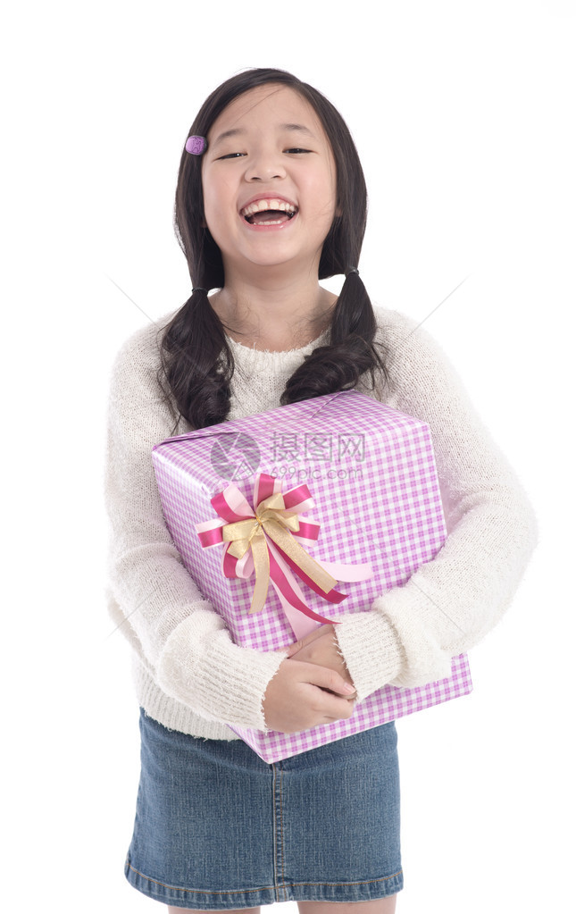 美丽的亚洲女孩带着礼物在Whit背图片