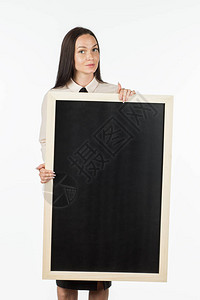 一个学生女孩的肖像拿着空白的广告牌背景图片