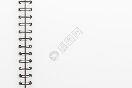 孤立在白色背景上的空白笔记本纸背景图片