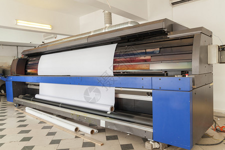 印刷厂的专业印刷机图片