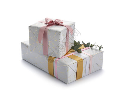 白色背景上的节日礼品盒图片