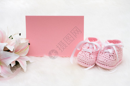 粉红婴儿靴子白底黑图片