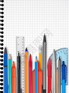 笔记本和用品白色背景中的笔记本钢笔和铅笔图片
