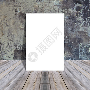 混凝土墙和热带木制地板房的白纸海报图片
