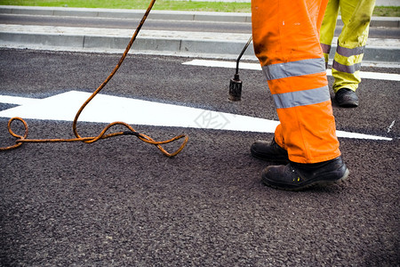 从事道路建筑和油漆图片