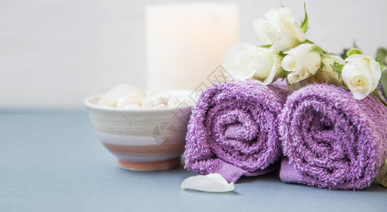 浴盐毛巾花朵SPA和健康图片