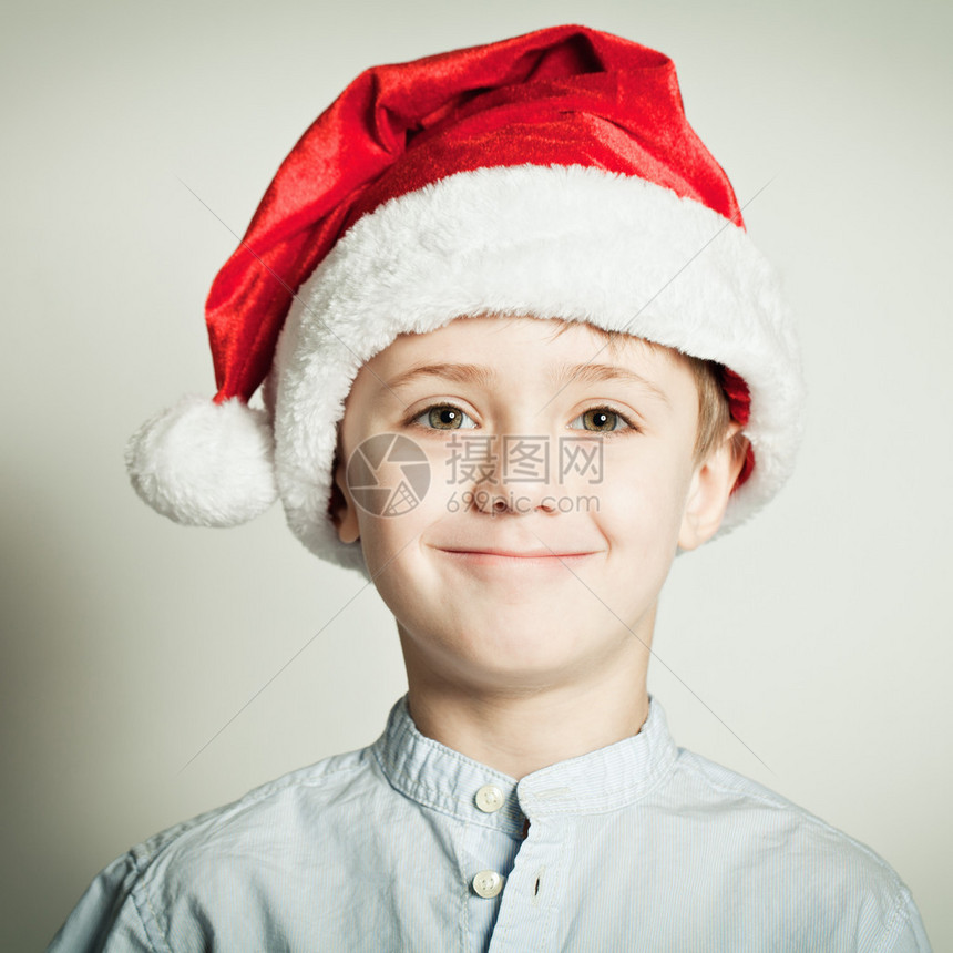 圣诞老人帽子的小男孩图片