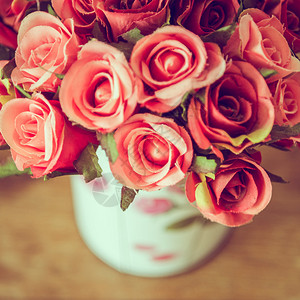 玫瑰花瓶陈背景图片