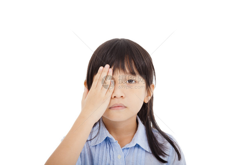 小女孩用视力概念遮住眼睛图片