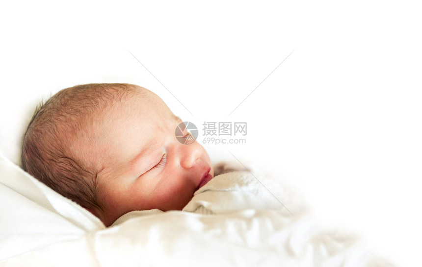 新生儿在医院中睡觉新生命的图片