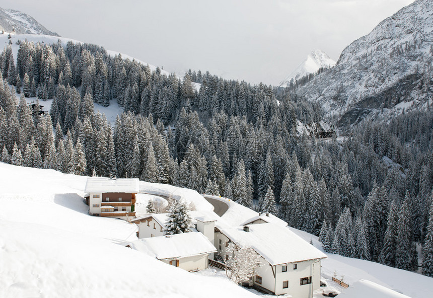 奥地利WarthSchrocken村附近山边的图片