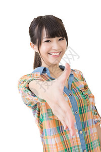 年轻的亚洲女人握手白种图片