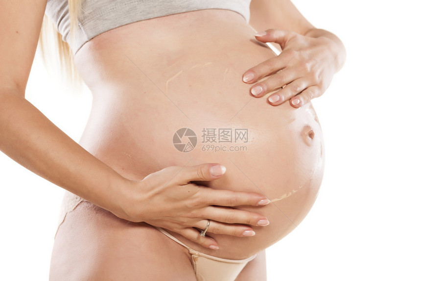 孕妇在肚子上涂图片