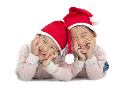 圣诞老人帽里的孩子们孤立图片