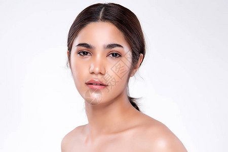 美丽的年轻亚洲女人与干净清新的皮肤看起来美丽的脸和皮肤脸部护理美容图片