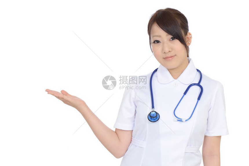 年轻的年青女护士举起手在白色背景上孤图片