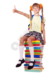 女孩坐在一堆书上举起拇图片