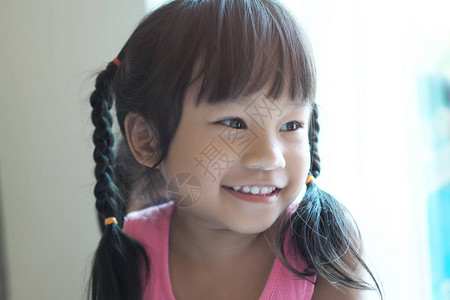 亚洲小女孩的特写肖像图片