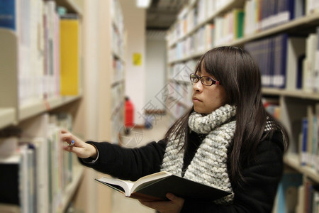 图书馆亚洲大学生人数图片