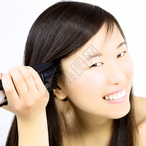可爱的亚洲女人剃头侧图片