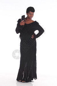 非洲妇女穿着黑裙子图片