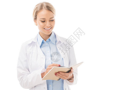 快乐的年轻女医生在笔记本上写字图片