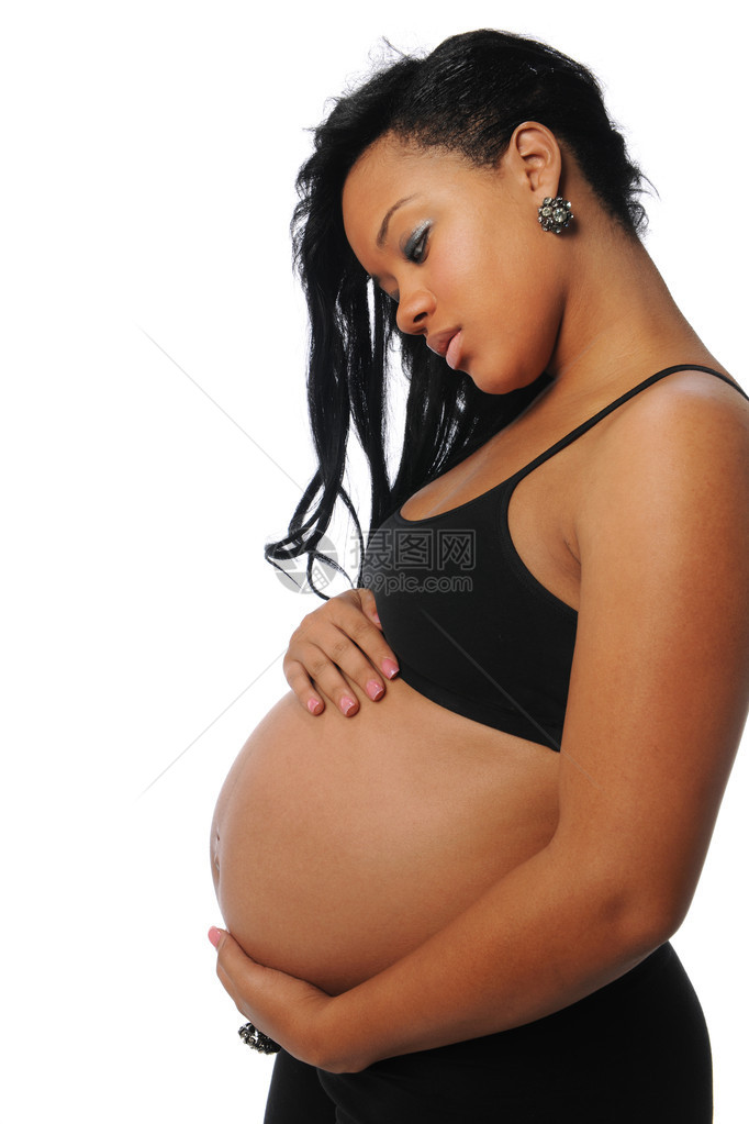 白种背景的非洲年轻美洲怀孕母亲被隔离图片