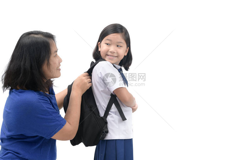 年轻可爱的亚洲学生与母亲一起微笑图片