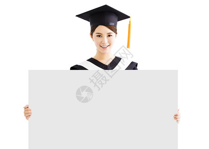 快乐的女毕业生在空白板上图片