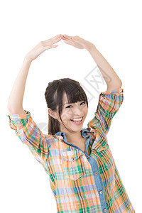 年轻亚洲女人的肖像双手举过头顶在白图片