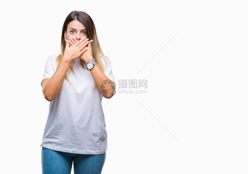 年轻美女随身带着白色短袖圆领汗衫被孤立的背景吓得满嘴胡言乱图片