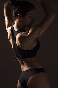 感又瘦适合身体的女人背部肿胀穿运动图片