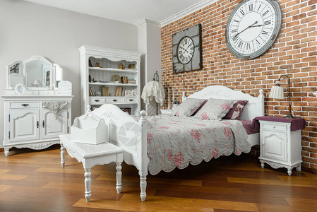 现代轻型卧室内墙壁和木制图片