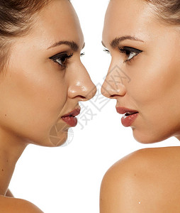 女在整容手术前后鼻子的比图片