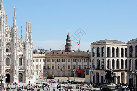 对意大利米兰著名的Duomo广场的图片