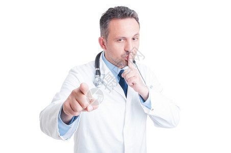 医生或医生用手指在嘴唇上做沉默和安静的手势作为医疗行业的隐图片