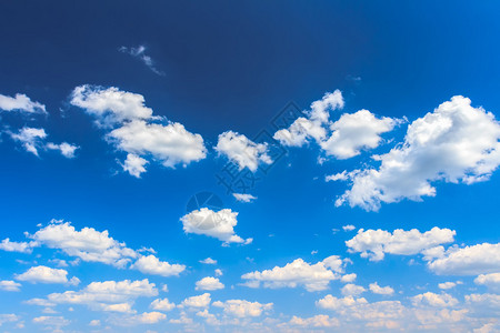 生动的蓝天的Cloudscape背景图片
