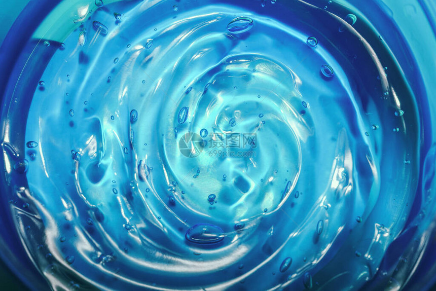 透明质酸美容凝胶蓝色背景上带有气泡的凝胶质地透明凝胶涂片特图片