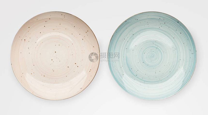 两个空的粉色和蓝色陶瓷圆板图片