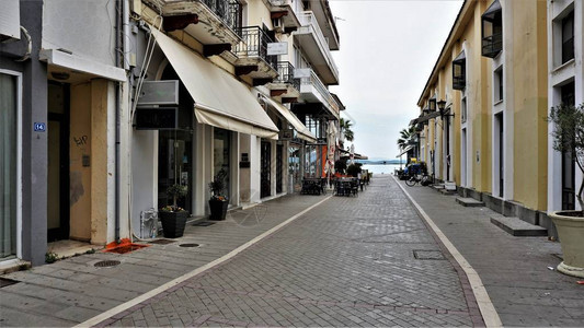希腊Preveza镇的街道这条有趣的街道通向Prev图片