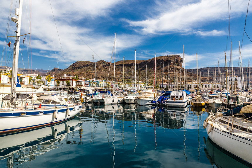 港口和传统色彩缤纷的建筑莫干港大加那利岛加那利图片